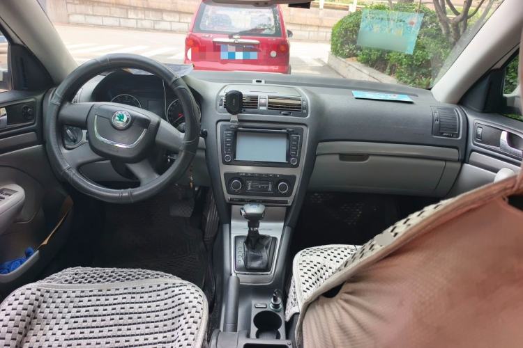 Used Skoda Octavia 2013 1.4 TSI GreenLine2 Center Console