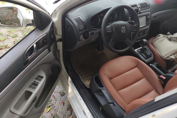 Used Skoda Octavia 2013 1.6L Automatic Yijie Edition Driver Seat