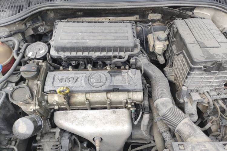 Used Skoda Octavia 2013 1.6L Automatic Yijie Edition Engine Bay