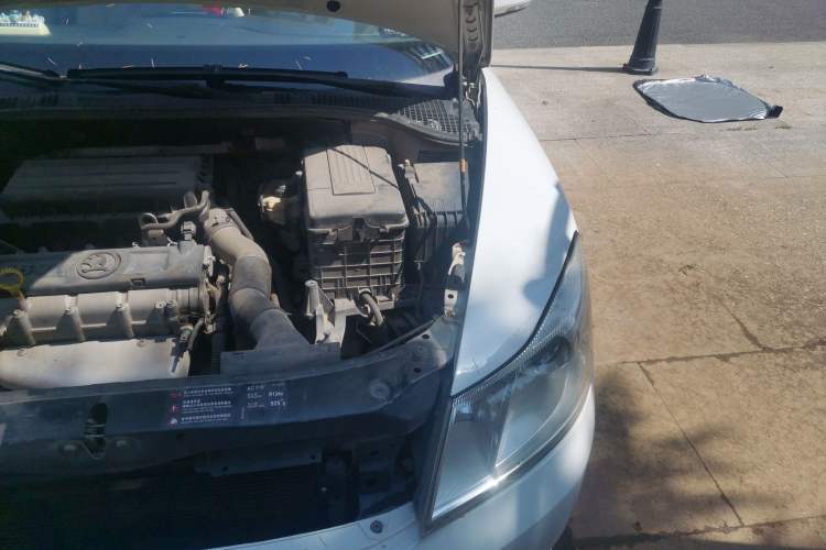 Used Skoda Octavia 2013 1.6L Automatic Yijun Edition Engine Bay Left