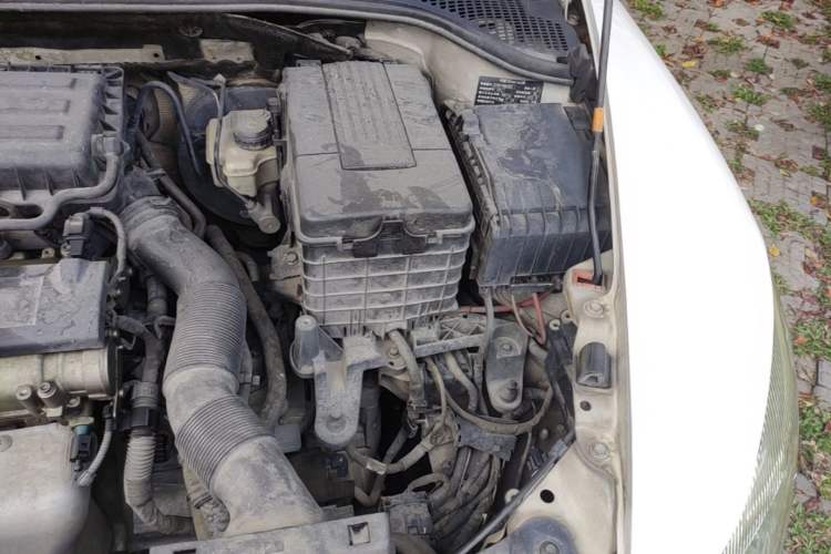 Used Skoda Octavia 2013 1.6L Automatic Yijie Edition Engine Bay Left