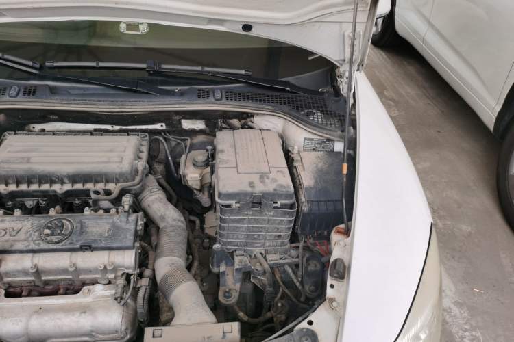 Used Skoda Octavia 2013 1.6L Automatic Yijun Edition Engine Bay Left