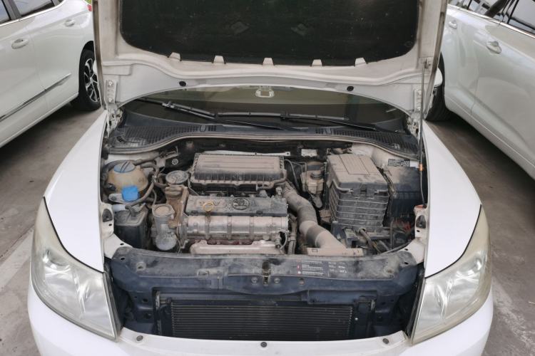 Used Skoda Octavia 2013 1.6L Automatic Yijun Edition Engine Bay