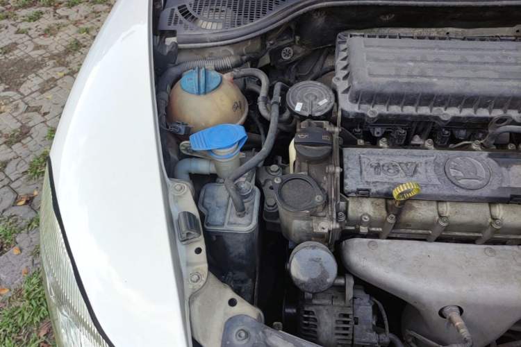 Used Skoda Octavia 2013 1.6L Automatic Yijie Edition Engine Bay Right
