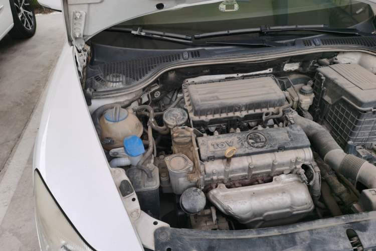 Used Skoda Octavia 2013 1.6L Automatic Yijun Edition Engine Bay Right