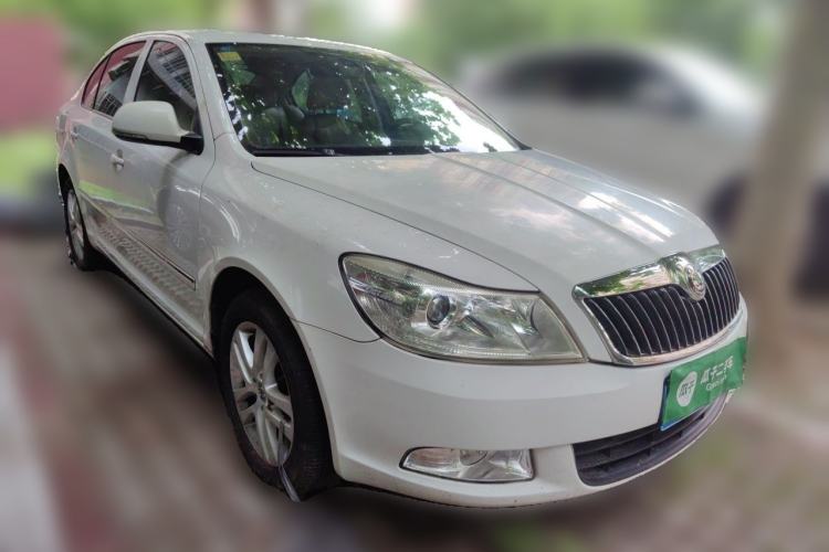 Used Skoda Octavia 2013 1.6L Automatic Yijun Edition Front Right 45 Deg