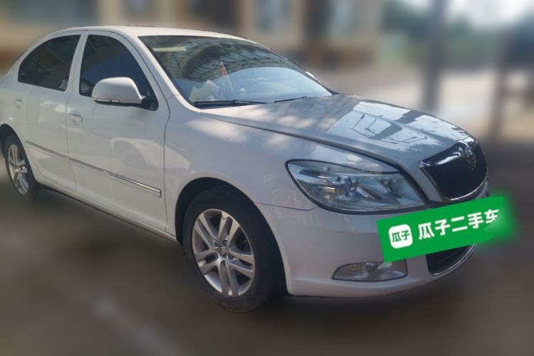 Used Skoda Octavia 2013 1.6L Automatic Yijun Edition Front Right 45 Deg