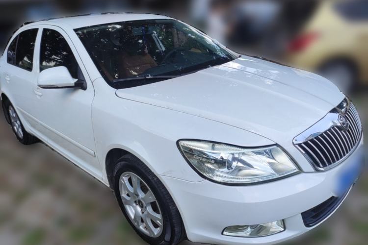 Used Skoda Octavia 2013 1.6L Automatic Yijie Edition Front Right 45 Deg