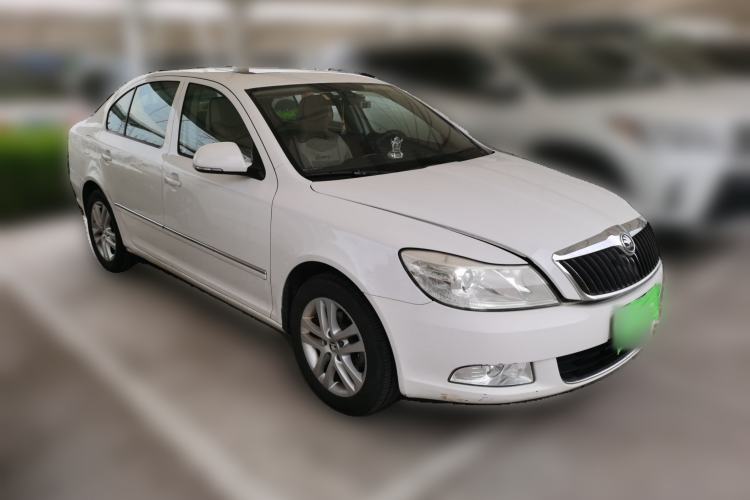 Used Skoda Octavia 2013 1.6L Automatic Yijun Edition Front Right 45 Deg
