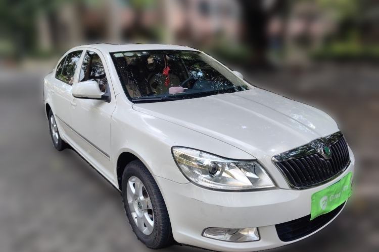 Used Skoda Octavia 2013 1.6L Automatic Elegance Edition Front Right 45 Deg