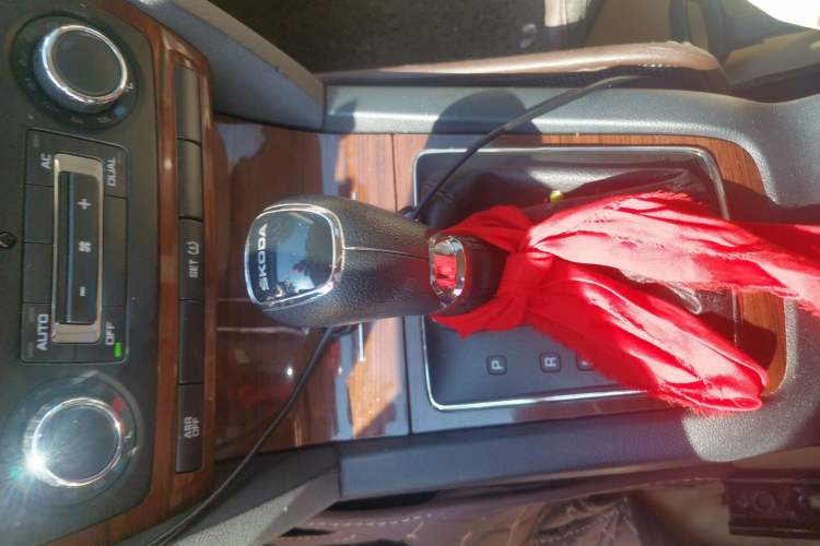 Used Skoda Octavia 2013 1.6L Automatic Yijun Edition Gear Lever