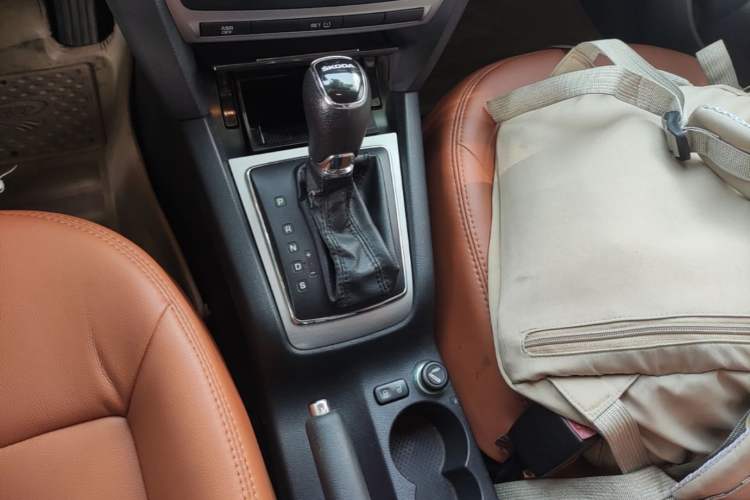 Used Skoda Octavia 2013 1.6L Automatic Yijie Edition Gear Lever