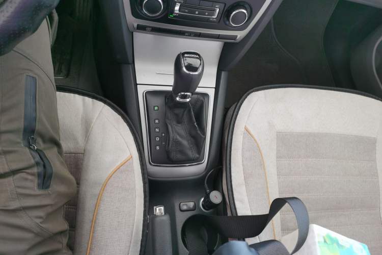 Used Skoda Octavia 2013 1.6L Automatic Yijun Edition Gear Lever