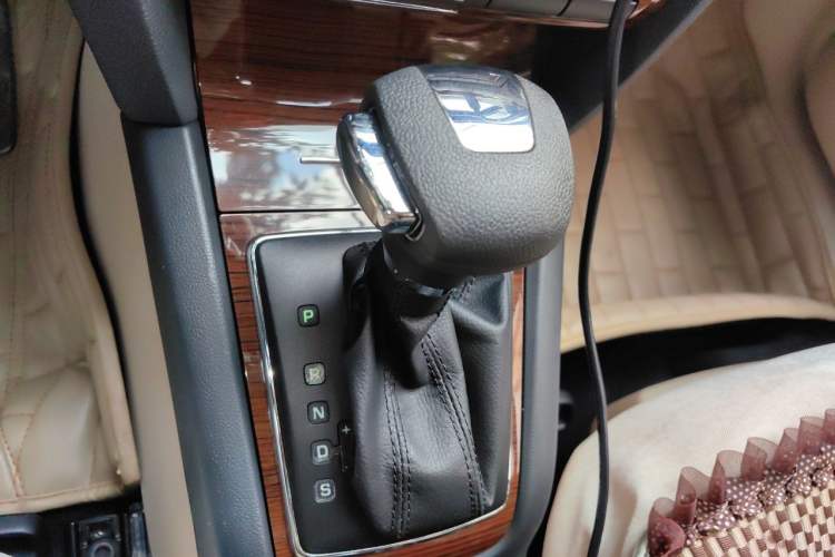 Used Skoda Octavia 2013 1.6L Automatic Elegance Edition Gear Lever