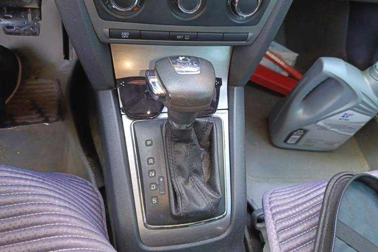 Used Skoda Octavia 2013 1.6L Automatic Yijie Edition Gear Lever