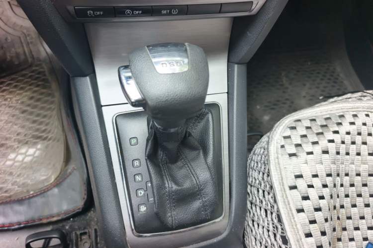 Used Skoda Octavia 2013 1.4 TSI GreenLine2 Gear Lever