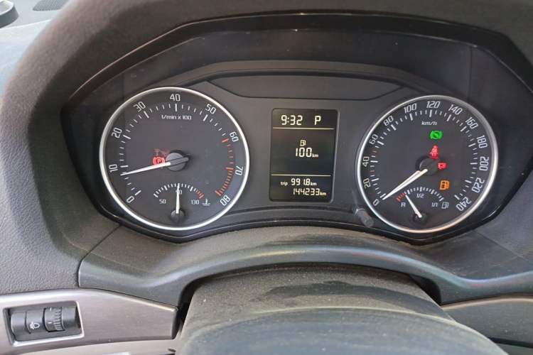 Used Skoda Octavia 2013 1.6L Automatic Yijie Edition Instrument Cluster