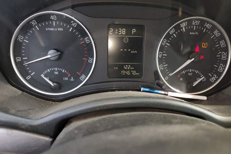 Used Skoda Octavia 2013 1.4TSI DSG Yijun Edition Odometer Close Up