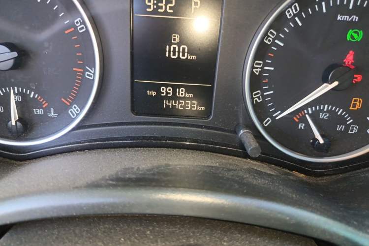 Used Skoda Octavia 2013 1.6L Automatic Yijie Edition Odometer Close Up