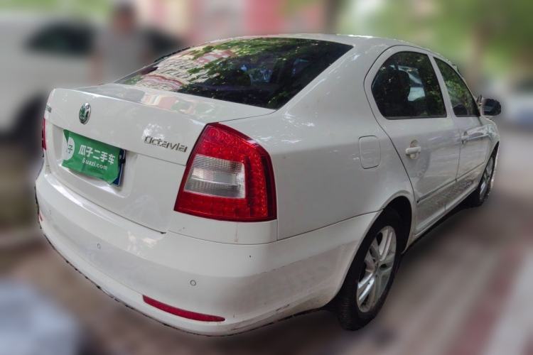 Used Skoda Octavia 2013 1.6L Automatic Yijun Edition Rear Right 45 Deg