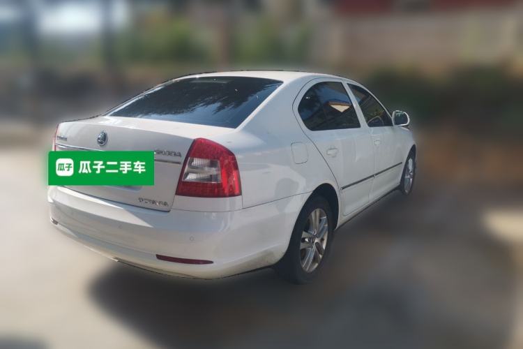 Used Skoda Octavia 2013 1.6L Automatic Yijun Edition Rear Right 45 Deg