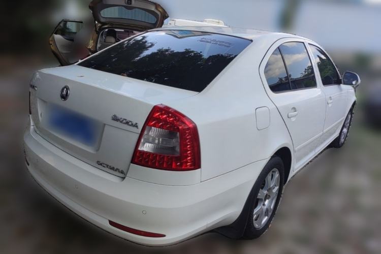 Used Skoda Octavia 2013 1.6L Automatic Yijie Edition Rear Right 45 Deg