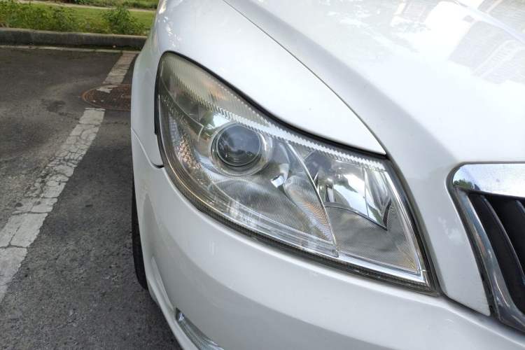 Used Skoda Octavia 2013 1.6L Automatic Elegance Edition Right Front Headlight