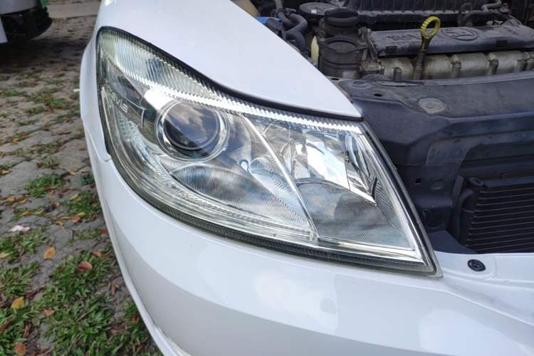 Used Skoda Octavia 2013 1.6L Automatic Yijie Edition Right Front Headlight