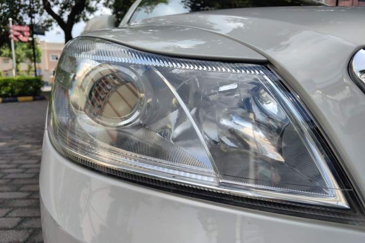Used Skoda Octavia 2013 1.6L Automatic Elegance Edition Right Front Headlight