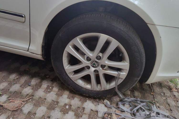 Used Skoda Octavia 2013 1.6L Automatic Yijun Edition Right Front Wheel Hub