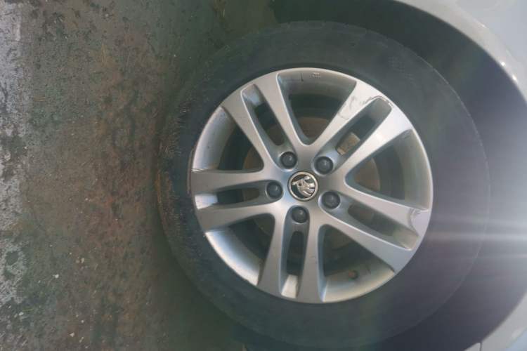 Used Skoda Octavia 2013 1.6L Automatic Yijun Edition Right Front Wheel Hub