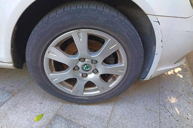 Used Skoda Octavia 2013 1.6L Automatic Yijie Edition Right Front Wheel Hub
