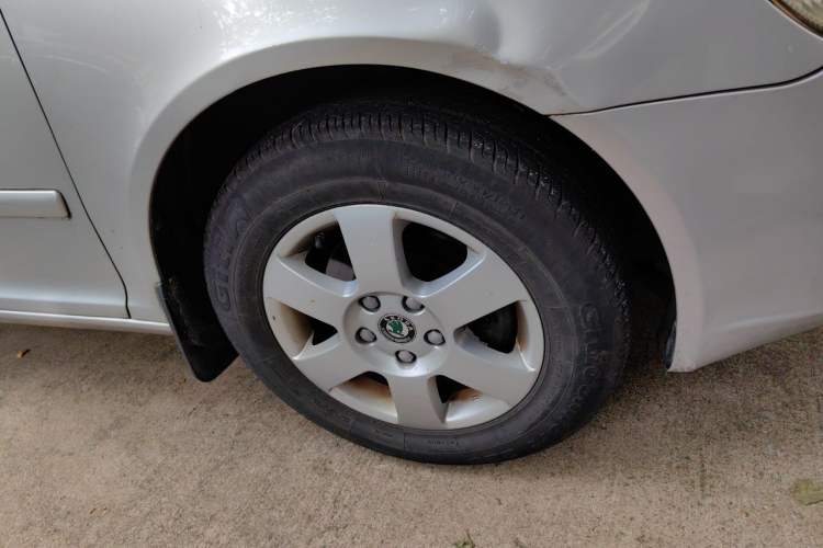Used Skoda Octavia 2013 1.6L Automatic Yijie Edition Right Front Wheel Hub