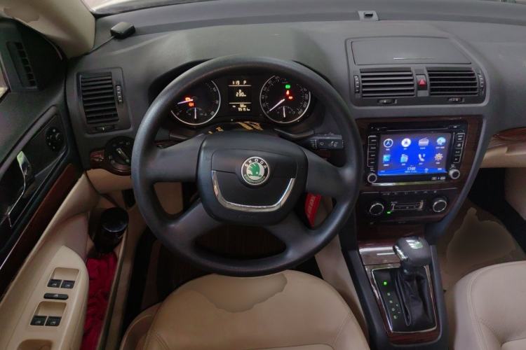 Used Skoda Octavia 2013 1.6L Automatic Yijun Edition Steering Wheel