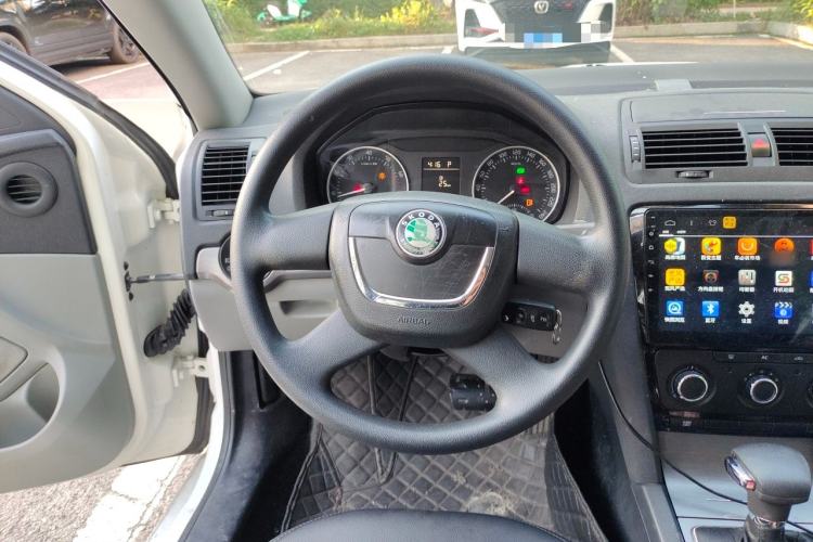 Used Skoda Octavia 2013 1.6L Automatic Elegance Edition Steering Wheel