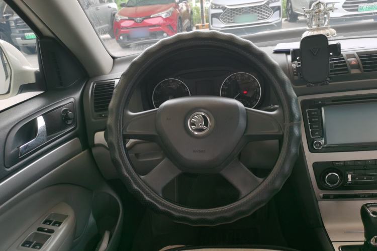 Used Skoda Octavia 2013 1.6L Automatic Yijun Edition Steering Wheel