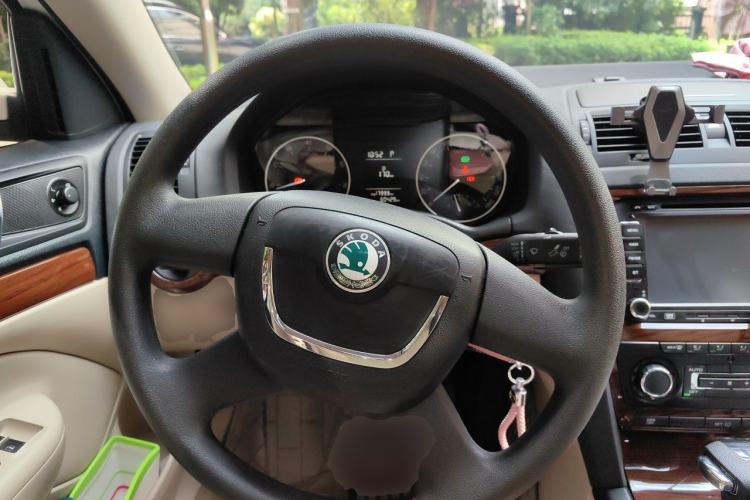 Used Skoda Octavia 2013 1.6L Automatic Elegance Edition Steering Wheel