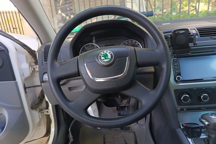 Used Skoda Octavia 2013 1.6L Automatic Yijie Edition Steering Wheel