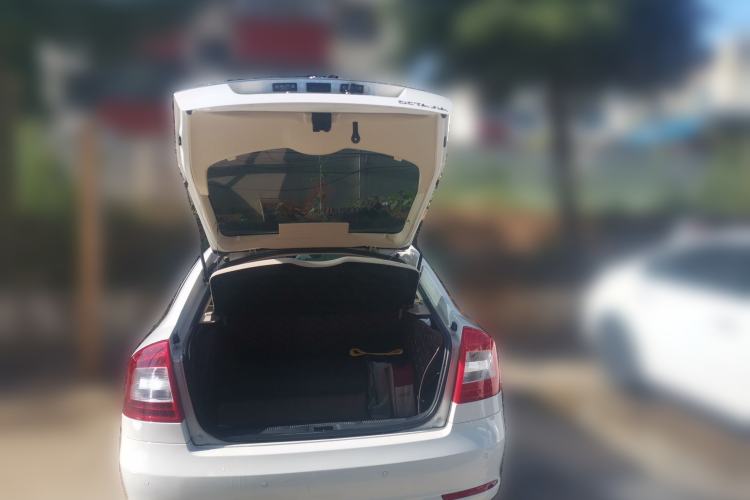 Used Skoda Octavia 2013 1.6L Automatic Yijun Edition Trunk