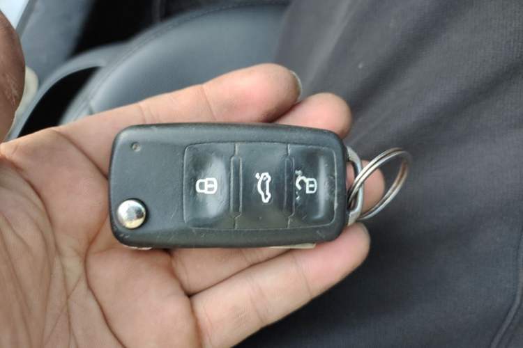 Used Skoda Octavia 2013 1.6L Automatic Elegance Edition Vehicle Key