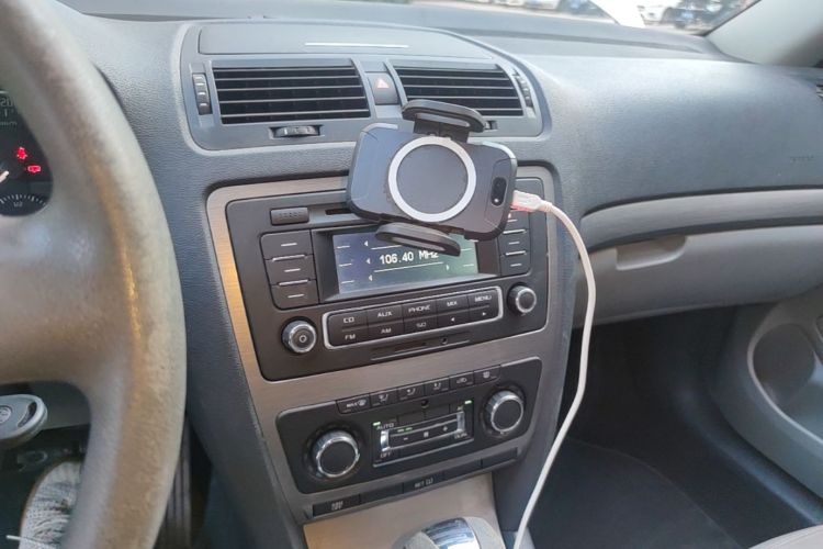 Used Skoda Octavia 2013 1.6L Automatic Yijun Edition Audio And AC Panel