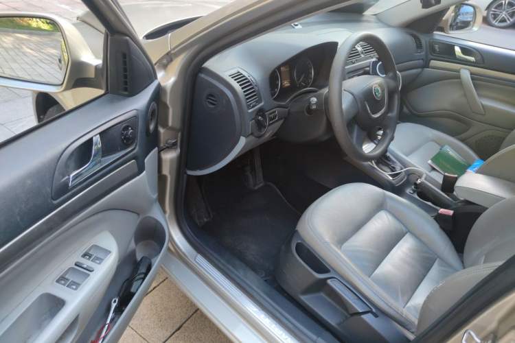 Used Skoda Octavia 2013 1.6L Automatic Yijun Edition Driver Seat
