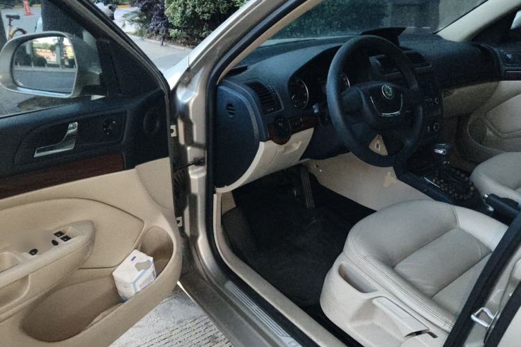 Used Skoda Octavia 2013 1.6L Automatic Yijun Edition Driver Seat