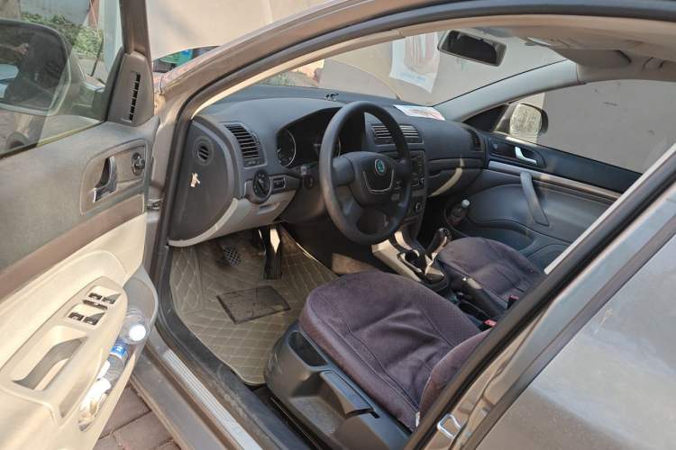 Used Skoda Octavia 2013 1.6L Manual Yijie Edition Driver Seat