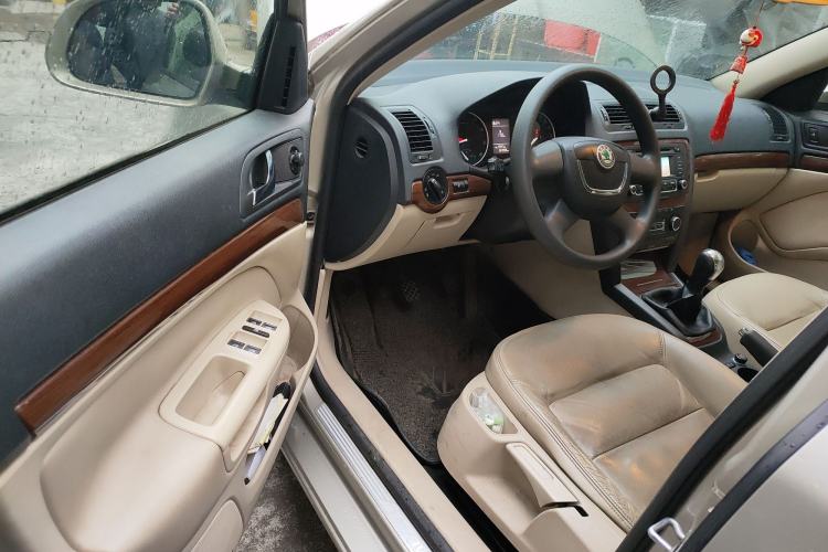 Used Skoda Octavia 2013 1.6L Manual Yijun Edition Driver Seat