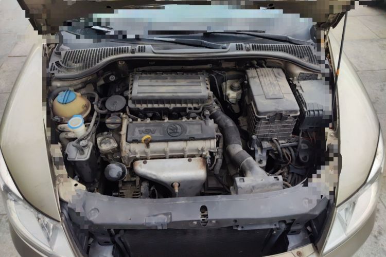 Used Skoda Octavia 2013 1.6L Automatic Yijun Edition Engine Bay