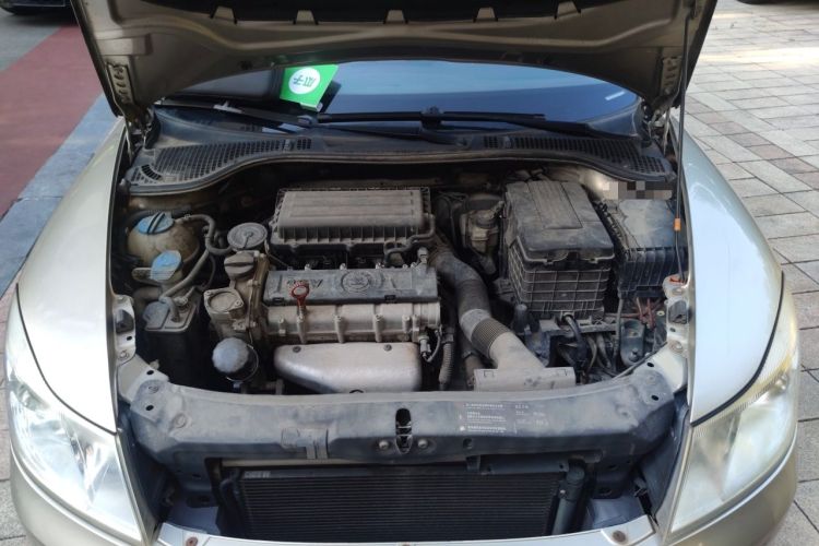 Used Skoda Octavia 2013 1.6L Automatic Yijun Edition Engine Bay
