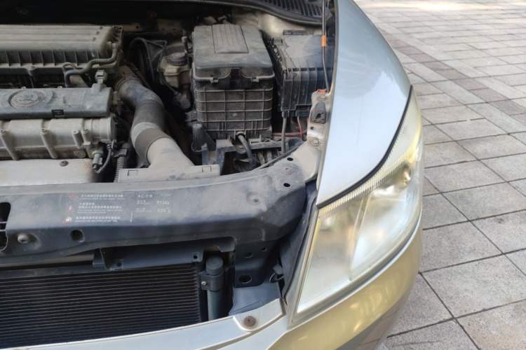 Used Skoda Octavia 2013 1.6L Automatic Yijun Edition Engine Bay Left