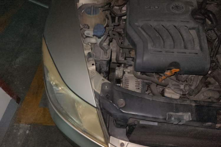 Used Skoda Octavia 2013 2.0L Automatic Yijie Edition Engine Bay Right