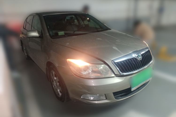 Used Skoda Octavia 2013 1.6L Manual Eado Edition Front Right 45 Deg
